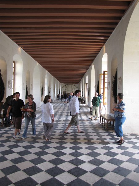 Chenonceau_de gallerij.jpg - De grote gallerij die boven de Cher gebouwd is. Door Diana de Poitiers gebouwd als brug, door Catharina de' Medici verbouwd tot balzaal.
